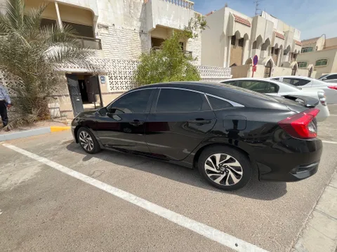 استكشف undefined undefined الصور الخارجية والداخلية. اكتشف جميع جوانب وتفاصيل السيارات.