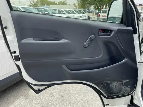 Discover undefined undefined Exterior Interior Images.Find all aspects and details of cars.