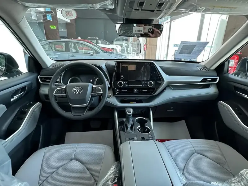 Discover undefined undefined Exterior Interior Images.Find all aspects and details of cars.