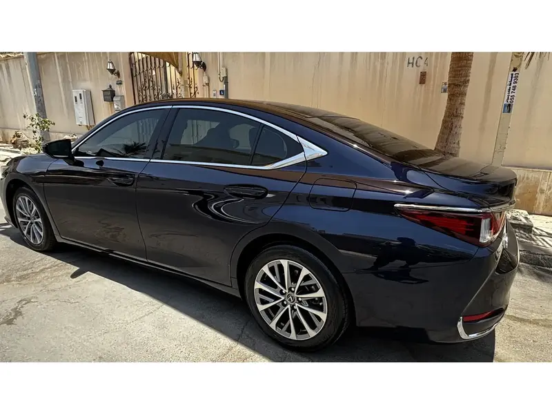 Discover undefined undefined Exterior Interior Images.Find all aspects and details of cars.