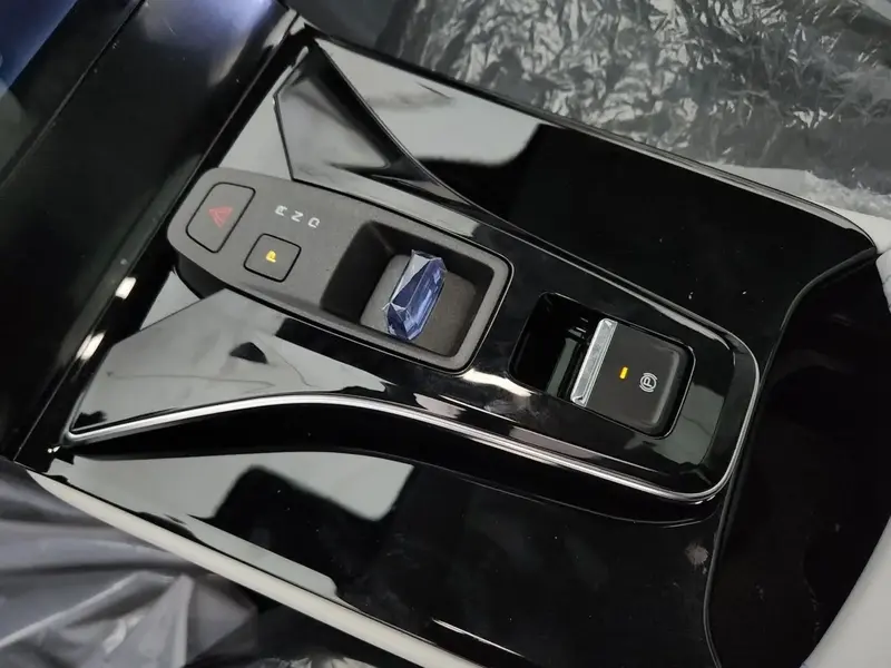 Discover undefined undefined Exterior Interior Images.Find all aspects and details of cars.