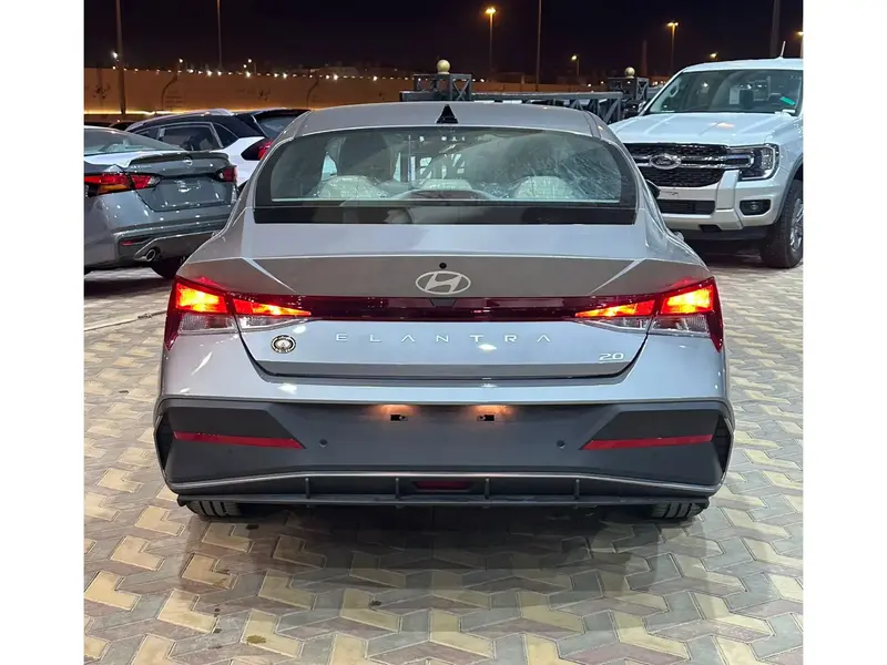 Hyundai Elantra 2025
