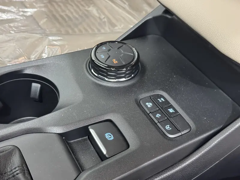 Ford EVEREST 2024