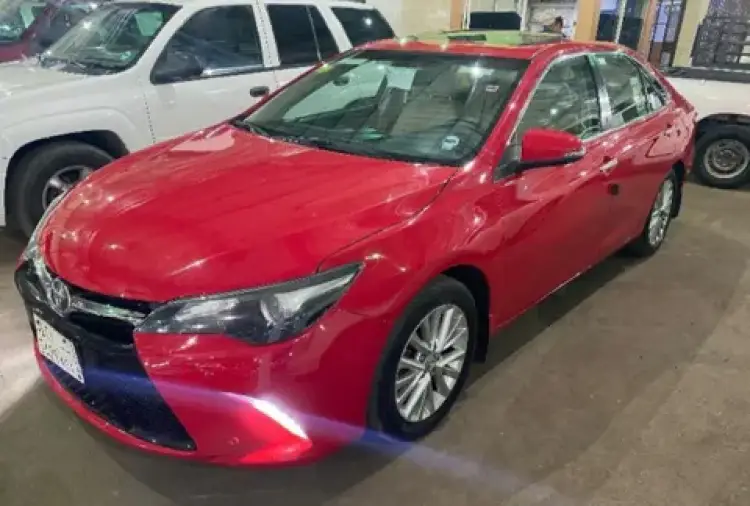 toyota toyota-camry image Toyota Camry 2.4 Hybrid XLE 2017