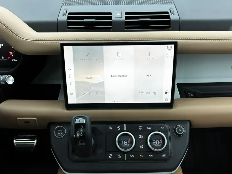 Land Rover Defender 2025