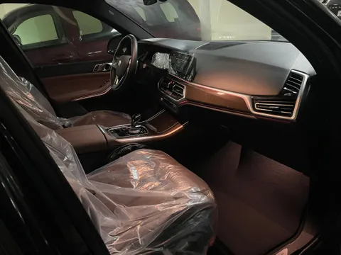 Discover undefined undefined Exterior Interior Images.Find all aspects and details of cars.