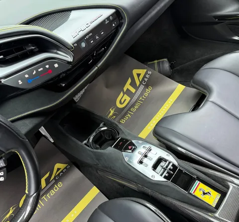 Ferrari SF90 Stradale 4.0T V8 Plug-in-Hybrid 2021