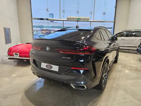 Discover undefined undefined Exterior Interior Images.Find all aspects and details of cars.