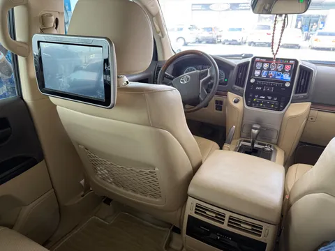 Toyota Land Cruiser GXR V6 Capsule 2016