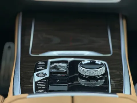 Discover undefined undefined Exterior Interior Images.Find all aspects and details of cars.