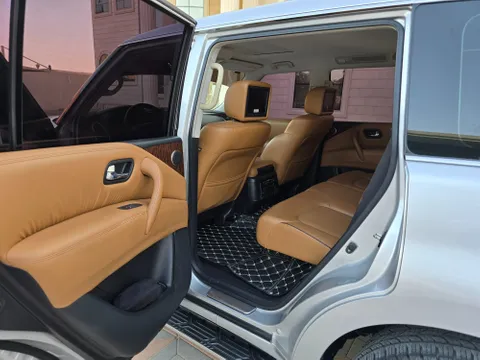Discover undefined undefined Exterior Interior Images.Find all aspects and details of cars.