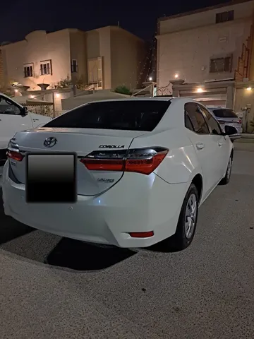 استكشف undefined undefined الصور الخارجية والداخلية. اكتشف جميع جوانب وتفاصيل السيارات.