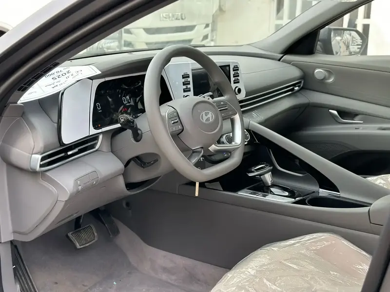 Hyundai Elantra 2025