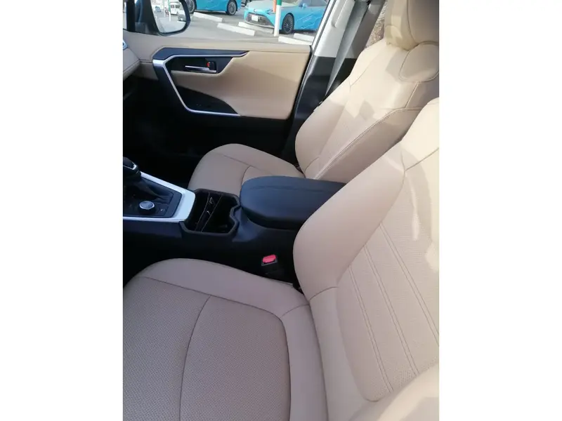 Toyota RAV4 2024, LTD 4X4 HEV, ODO 103KM (full option) cash sale