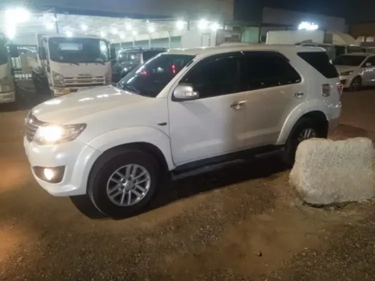 toyota toyota-fortuner image Toyota Fortuner 2013