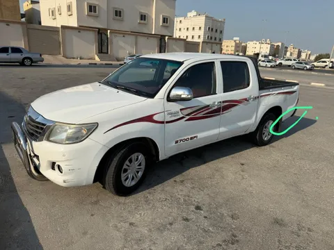 استكشف undefined undefined الصور الخارجية والداخلية. اكتشف جميع جوانب وتفاصيل السيارات.