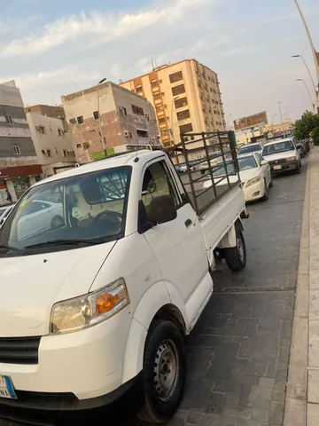 استكشف undefined undefined الصور الخارجية والداخلية. اكتشف جميع جوانب وتفاصيل السيارات.