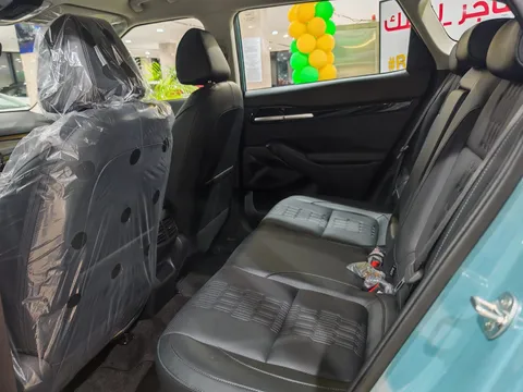 Discover undefined undefined Exterior Interior Images.Find all aspects and details of cars.
