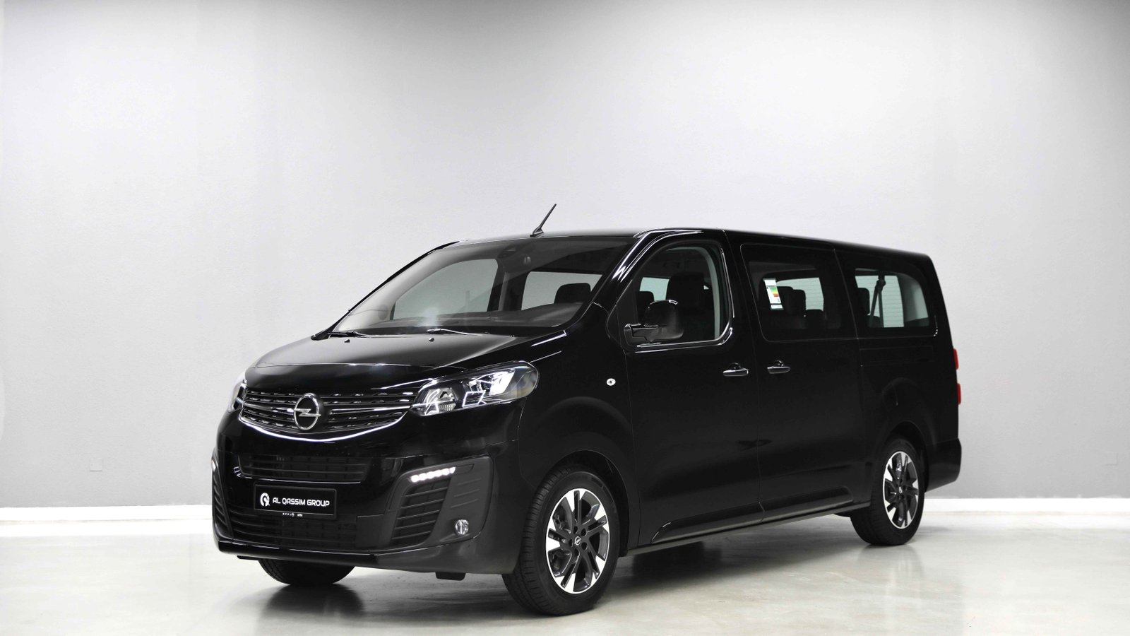 Discover undefined undefined Exterior Interior Images.Find all aspects and details of cars.