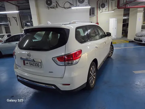 Nissan Pathfinder 3.5L SV 4WD 2014