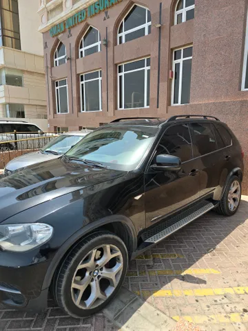 استكشف undefined undefined الصور الخارجية والداخلية. اكتشف جميع جوانب وتفاصيل السيارات.