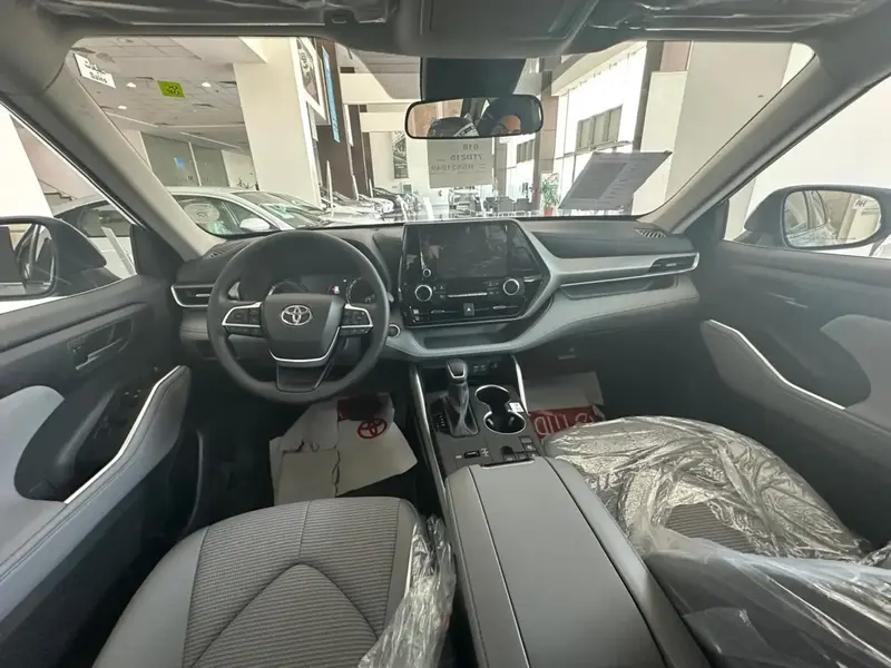 Toyota Highlander 2024 LE Hybrid 4x2
