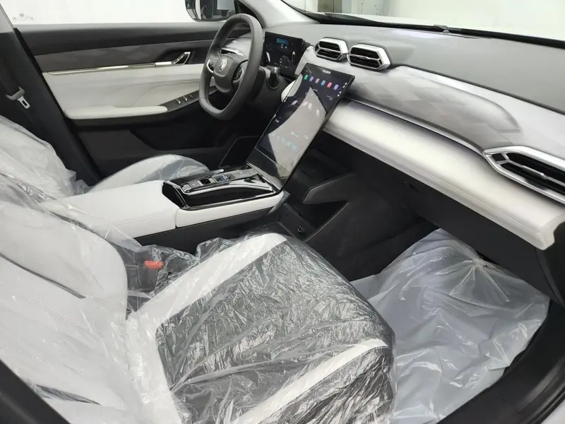 Discover undefined undefined Exterior Interior Images.Find all aspects and details of cars.