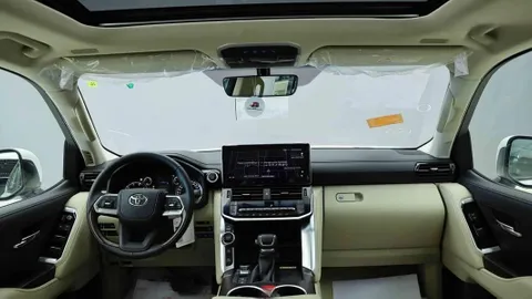 Discover undefined undefined Exterior Interior Images.Find all aspects and details of cars.