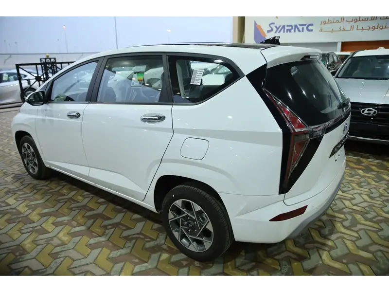 Discover undefined undefined Exterior Interior Images.Find all aspects and details of cars.