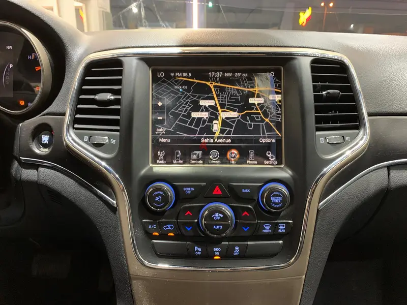 جيب جراند شيروكي 2015