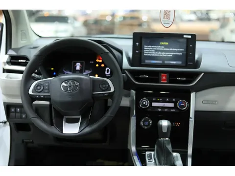 Discover undefined undefined Exterior Interior Images.Find all aspects and details of cars.