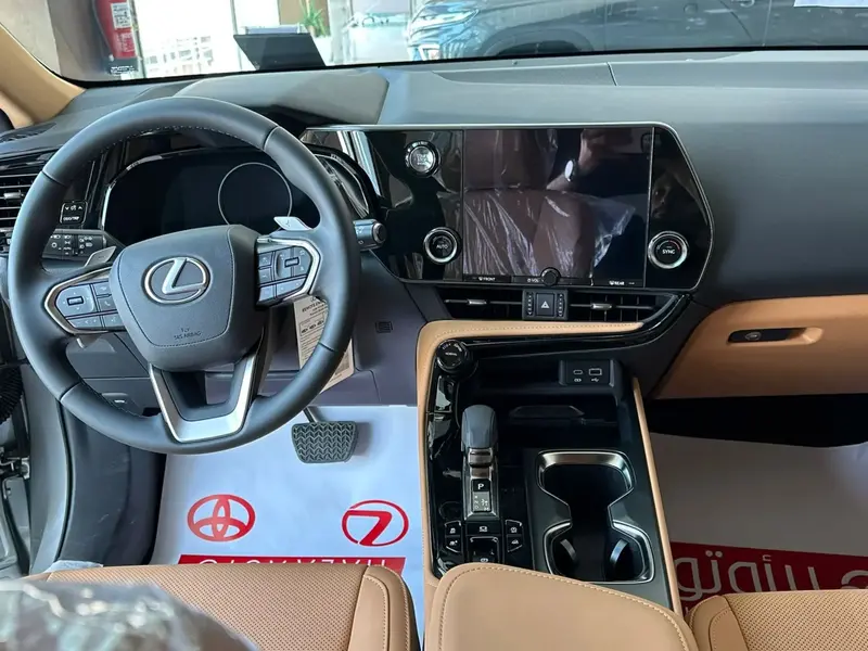 Lexus NX 2025