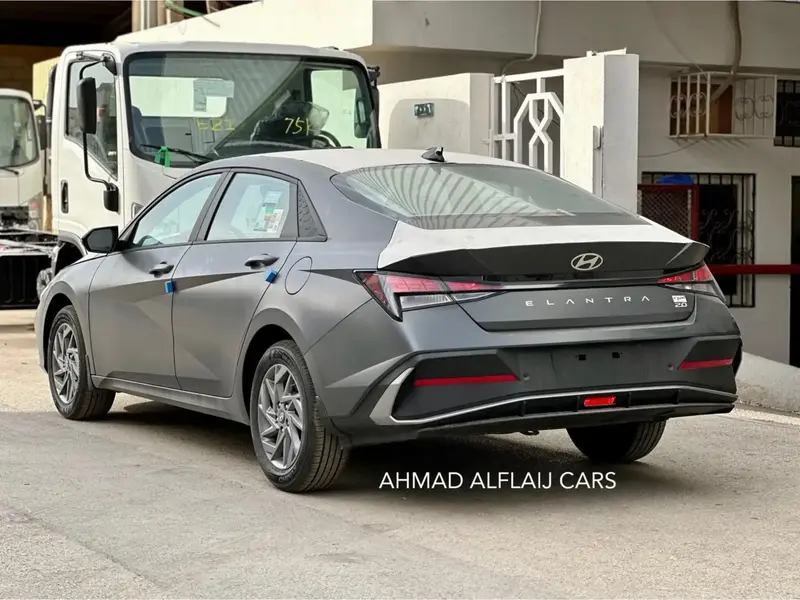 Hyundai Elantra 2025