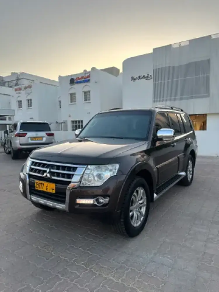 mitsubishi pajero image Mitsubishi Pajero GLS V6 2017