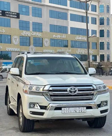 Discover undefined undefined Exterior Interior Images.Find all aspects and details of cars.