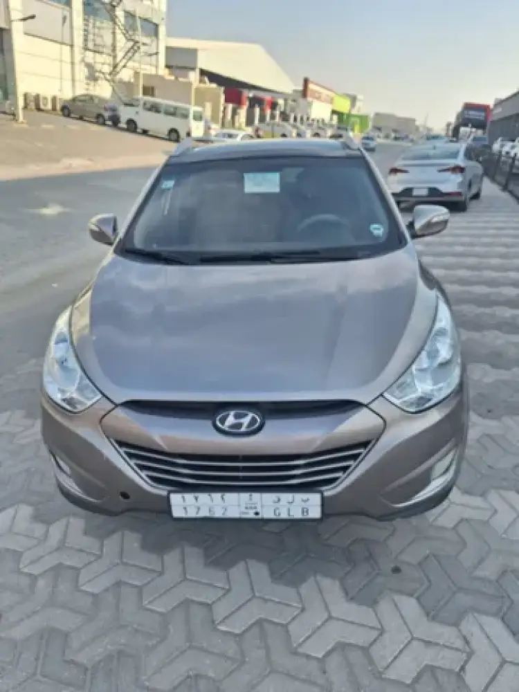 hyundai hyundai-tucson image Hyundai Tucson 2012