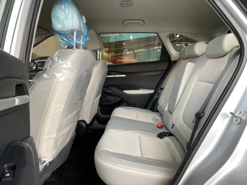 Discover undefined undefined Exterior Interior Images.Find all aspects and details of cars.