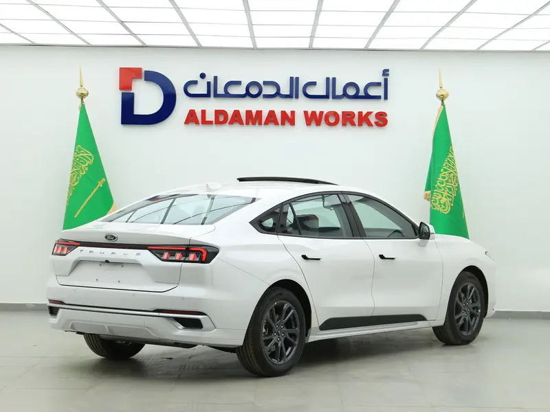 Discover undefined undefined Exterior Interior Images.Find all aspects and details of cars.