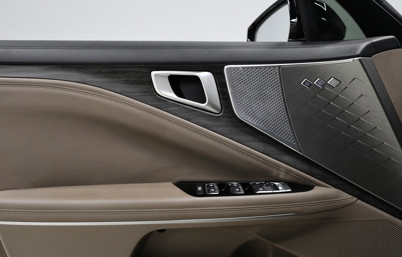 Accident Free | 2.5L | Free Insurance and Registration | Under Warranty Till 2026 | A001725