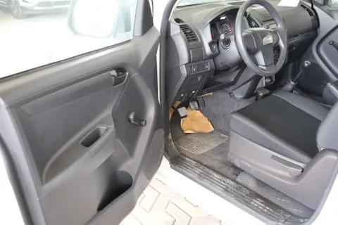 New Isuzu D-MAX 2.5D Double Cab 4WD M/T 2023