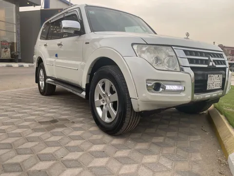 استكشف undefined undefined الصور الخارجية والداخلية. اكتشف جميع جوانب وتفاصيل السيارات.