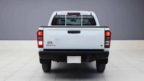 Discover undefined undefined Exterior Interior Images.Find all aspects and details of cars.