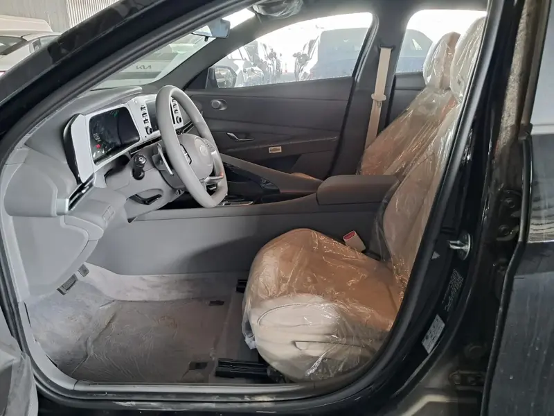 Hyundai Elantra 2025
