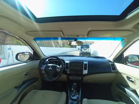 Discover undefined undefined Exterior Interior Images.Find all aspects and details of cars.