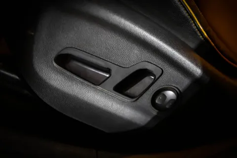 Discover undefined undefined Exterior Interior Images.Find all aspects and details of cars.