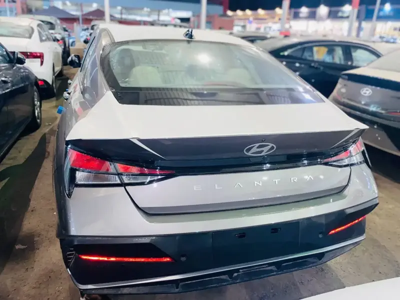 Hyundai Elantra 2025