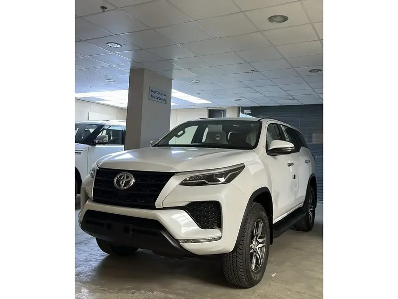Discover undefined undefined Exterior Interior Images.Find all aspects and details of cars.