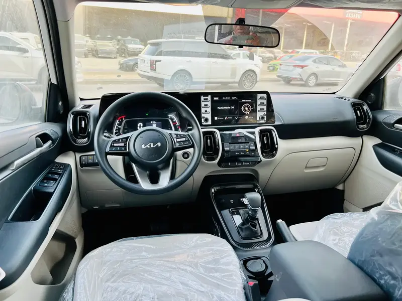 Discover undefined undefined Exterior Interior Images.Find all aspects and details of cars.