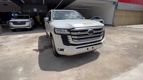 Discover undefined undefined Exterior Interior Images.Find all aspects and details of cars.