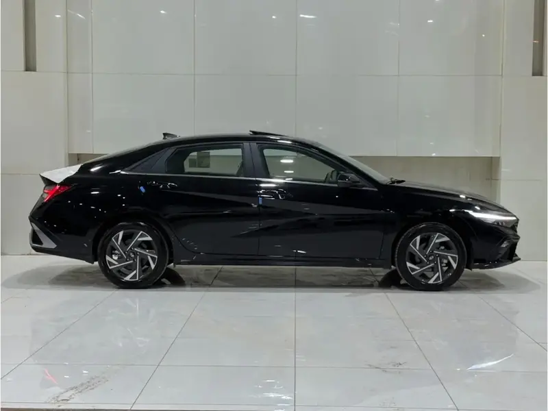 Hyundai Elantra 2025